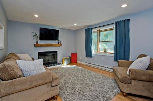 162 Pendleton Ave, Chicopee, MA 01020 exterior