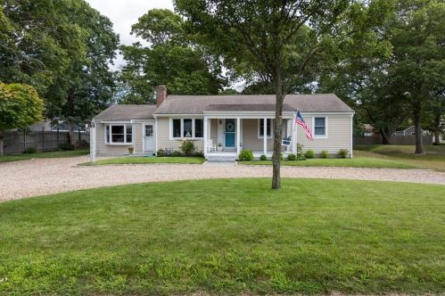 22 Iroquois Blvd, Yarmouth, MA 02673 exterior