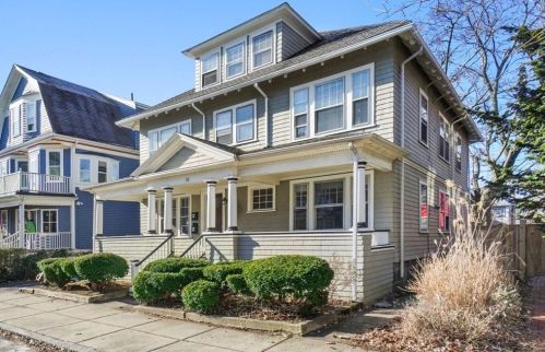 58 Dunster Rd, Roxbury Xing, MA 02467 exterior