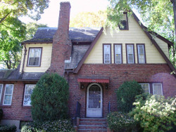 10 Hereward Rd, Newton, MA 02459 exterior