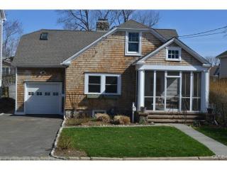 5 Oliver St, Norwalk, CT 06854 exterior