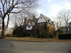 2 Kingston Rd, Newton, MA 02461 exterior