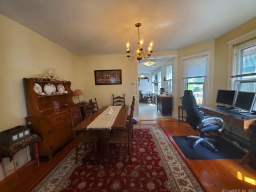 37 Grove St, Windsor Locks, CT 06096 exterior