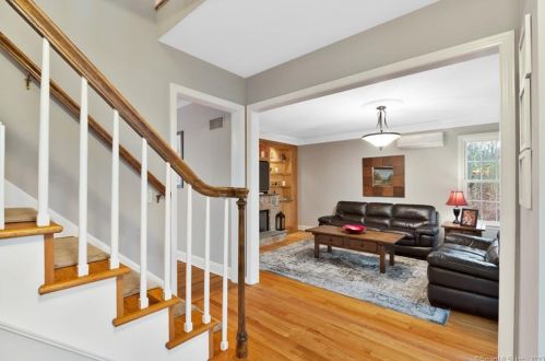 7 Old Woods Rd, Brookfield Center, CT 06804 exterior
