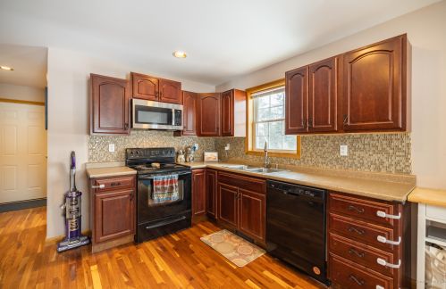 4 Lyn Rd, Buckfield, ME 04220 exterior