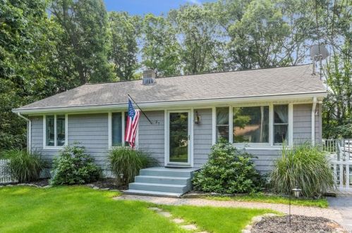 27 Forest Rd, Niantic, CT 06357 exterior