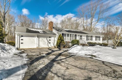 39 Towerview Dr, Bridgeport, CT 06611 exterior