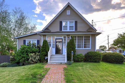 709 Huntington Rd, Stratford, CT 06614 exterior