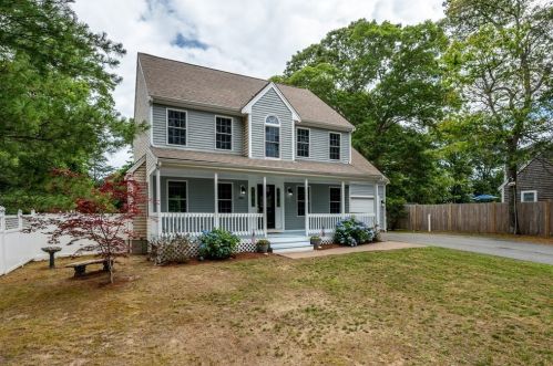 208 James Cir, Mashpee, MA 02649 exterior