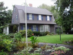 25 Pilgrim Rd, Newton, MA 02468 exterior