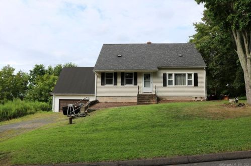 352 Chamberlain Rd, Middletown, CT 06457 exterior
