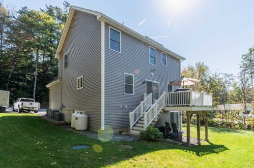 1097 Gorham Pond Rd, Goffstown, NH 03046 exterior
