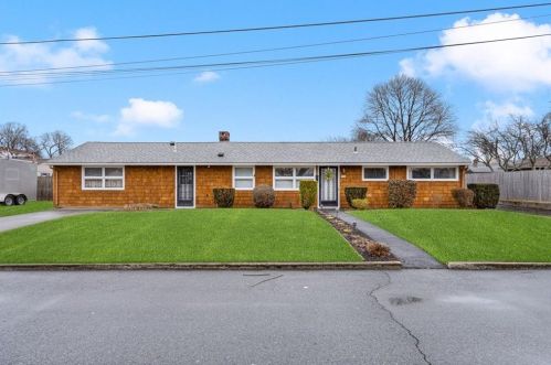 36 Gloucester St, Warwick, RI 02886 exterior