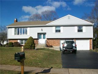 11 Glenwood Dr, Hartford, CT 06109 exterior