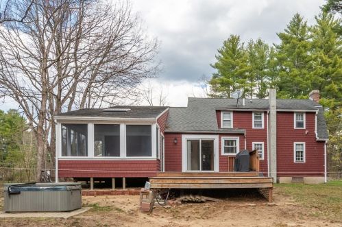 14 Sycamore Dr, Townsend, MA 01469 exterior