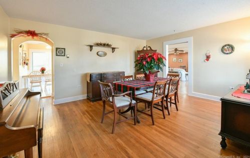 10 Tame Buck Rd, Waterbury, CT 06716 exterior