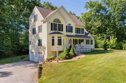 8 Walnut Farm Rd, Newton, NH 03858 exterior