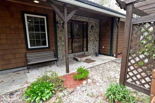 17 Lakeview Trl, Seymour, CT 06478 exterior
