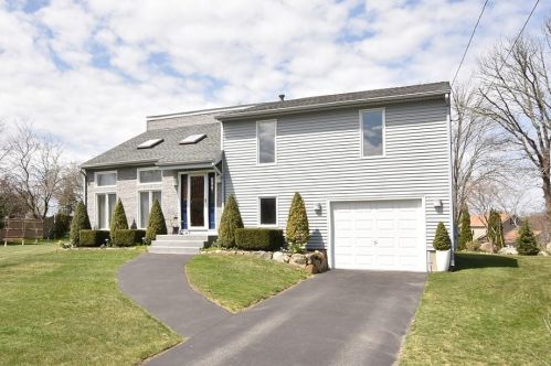 12 Robert Cir, Providence, RI 02905 exterior