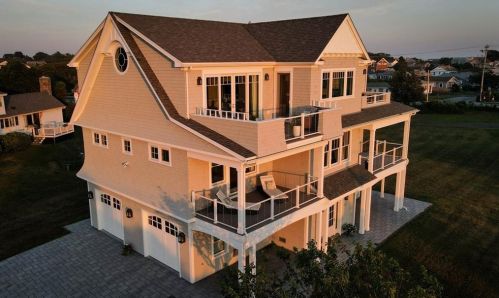 154 Saltaire Ave, Narragansett, RI 02882 exterior
