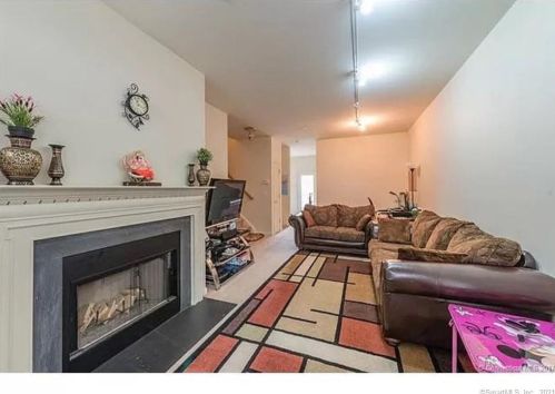 43 Last Leaf Cir, Windsor, CT 06006 exterior