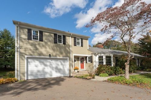 3 Ridgewood Ter, North Haven, CT 06473 exterior