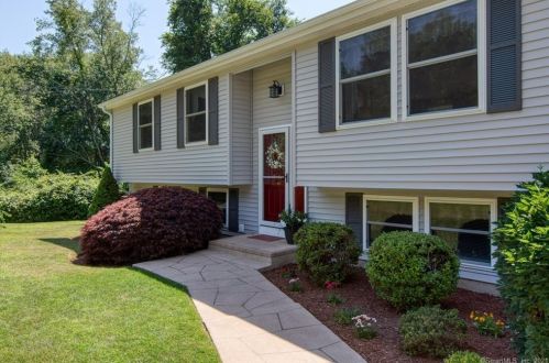 63 Carriage Hill Dr, Niantic, CT 06357 exterior