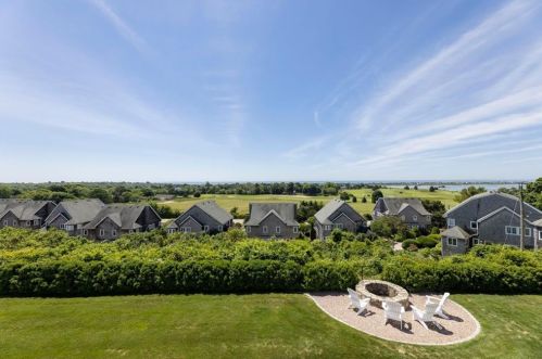 1 Bella Vista Ter, Westerly, RI 02891 exterior