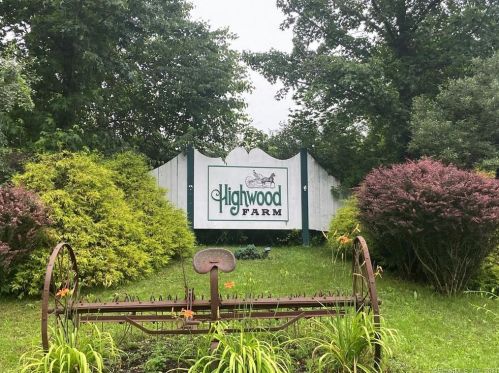 17 Edwin Ln, Litchfield, CT 06787 exterior