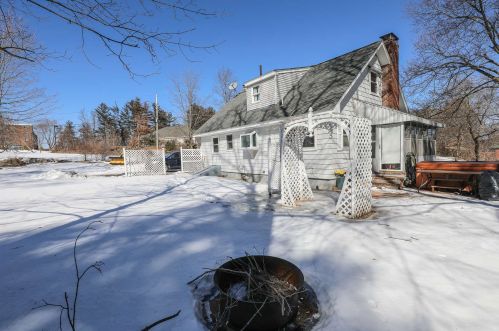 2 Hood Rd, Derry, NH 03038 exterior