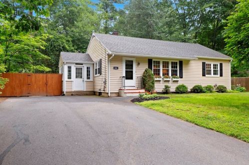 64 Baker St, Walpole, MA 02081 exterior