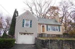 19 Knollwood Ter, Huntington, CT 06484 exterior