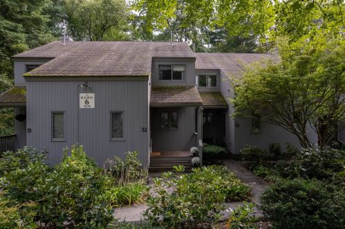 32 Brookside Dr, Stratham, NH 03885 exterior