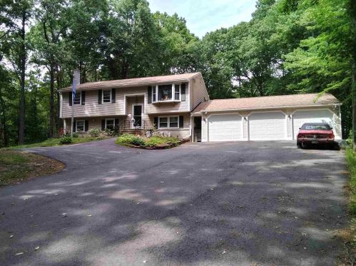 66 English Range Rd, Derry, NH 03038 exterior
