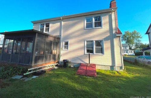 23 Giddings Ave, Windsor, CT 06095 exterior