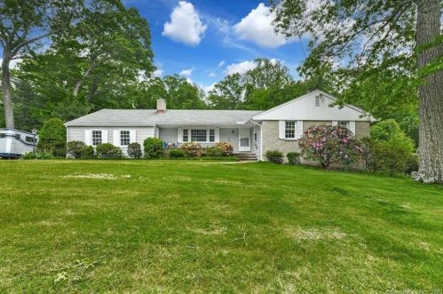 102 Columbine Dr, Bridgeport, CT 06611 exterior