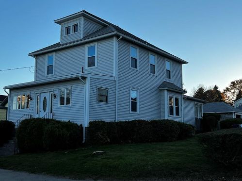 3 Mayflower Ave, Warwick, RI 02889 exterior