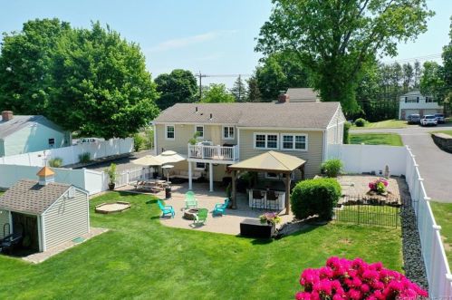 703 Maple St, Hartford, CT 06109 exterior