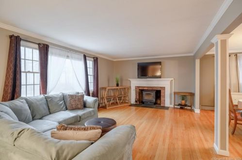 32 Seth Low Mountain Rd, Ridgefield, CT 06877 exterior