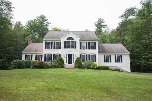 26 Celeste Ter, Sandown, NH 03873 exterior