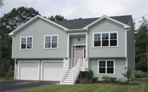 31 Pinecrest Dr, Exeter, RI 02822 exterior