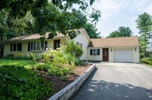 50 Carpenter Hill Rd, Charlton, MA 01507 exterior