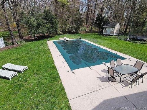 86 Michael Rd, Stamford, CT 06903 exterior