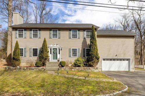 11 Nursery Ct, Norwalk, CT 06850 exterior