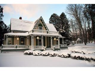 382 Hewitt Rd, Bristol, VT 05443 exterior