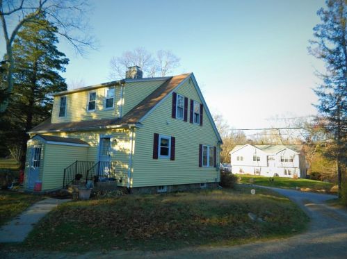 528 Stony Fort Rd, South Kingstown, RI 02874 exterior