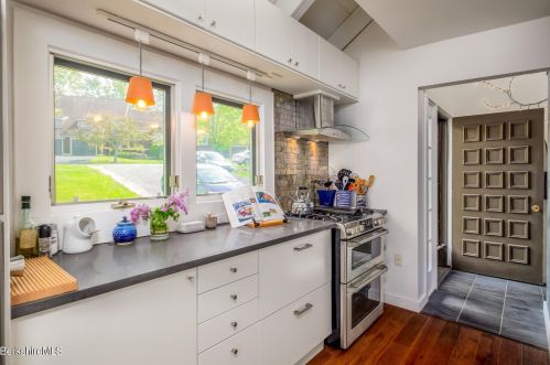 7 Windflower Way, Williamstown, MA 01267 exterior