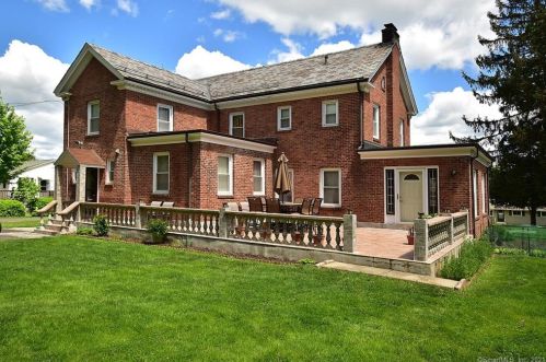 65 Ridgewood Rd, Middletown, CT 06457 exterior