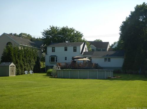 806 Cutspring Rd, Stratford, CT 06614 exterior