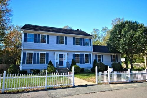 28 Manor Rd, Holbrook, MA 02343 exterior